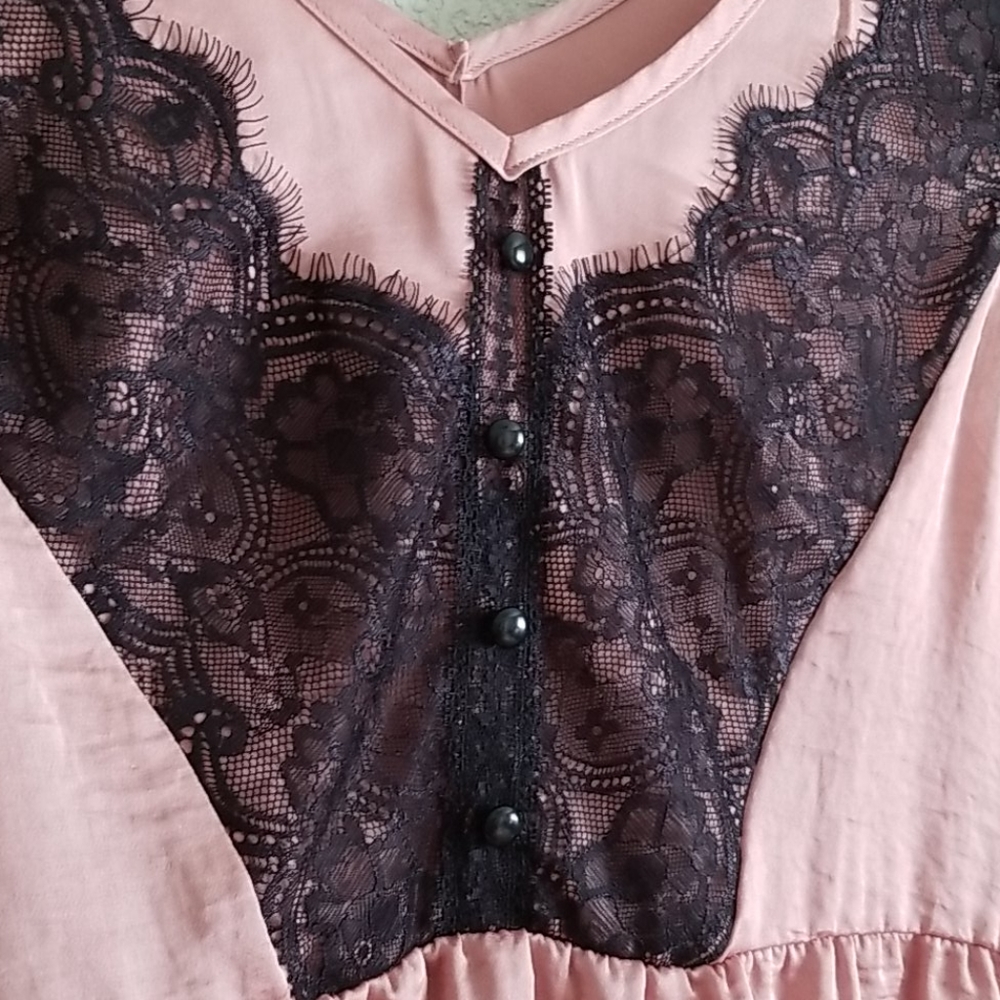 Eyeshadow top lace details sz large pink and black - Picture 2 of 7
